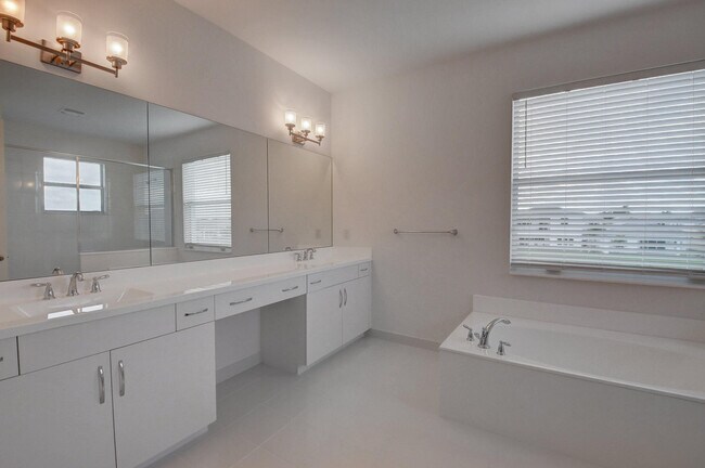 Building Photo - 9632 Highland Pointe Pass