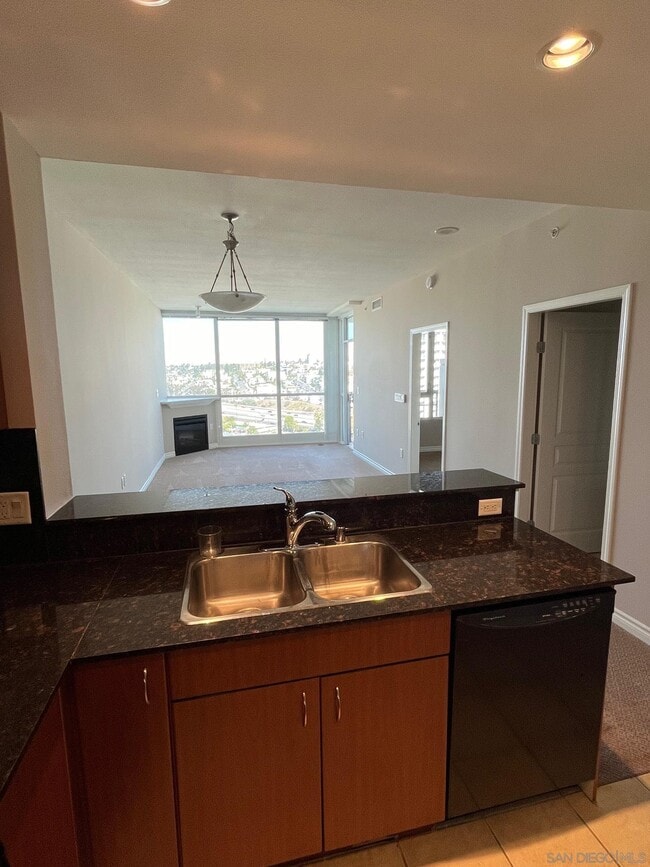 Building Photo - 300 W Beech St