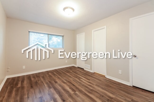 Building Photo - 2413 Golden Willow Ln