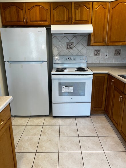 New Refrigerator /Freezer -Self Cleaning Stove / Dishwasher - 2457 4th Ave