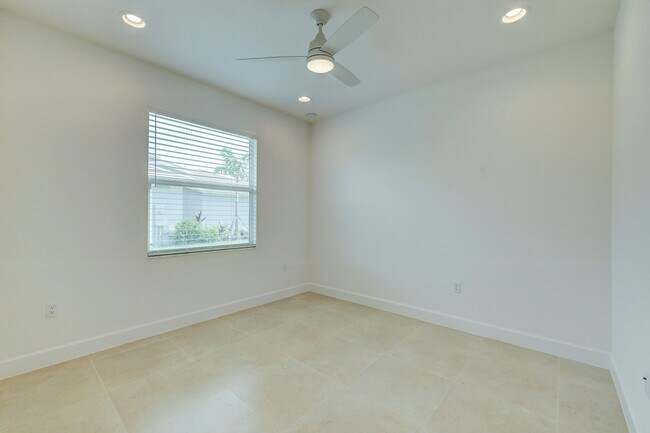 Building Photo - 11886 SW Poseidon Way