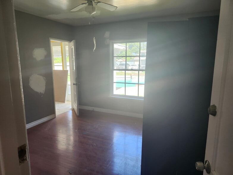 Building Photo - 2018 S 2nd Ave