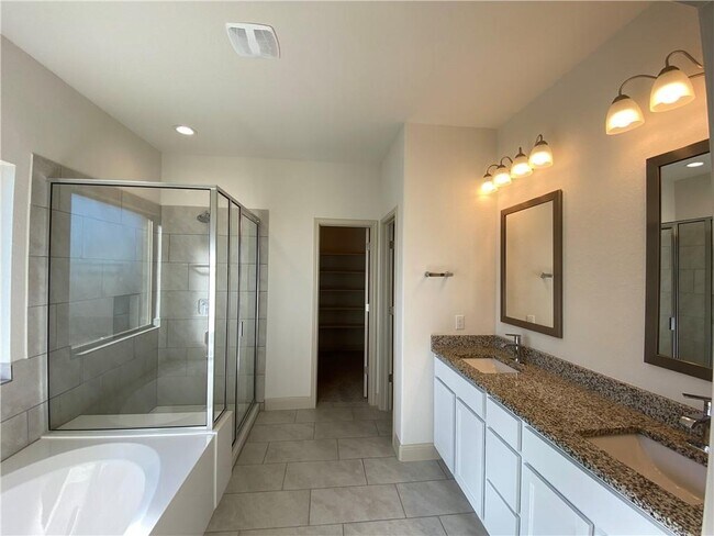 Building Photo - 16500 Aventura Ave