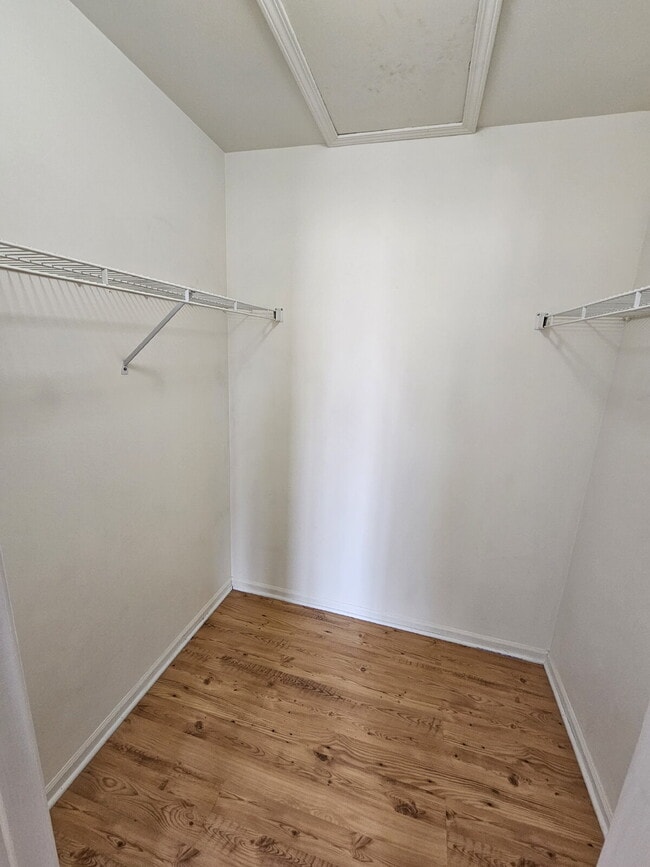 Building Photo - 2 Bedroom Condo with Vaulted Ceiling, Open Kitchen, Attached Garage in Desirable Clinton Township...