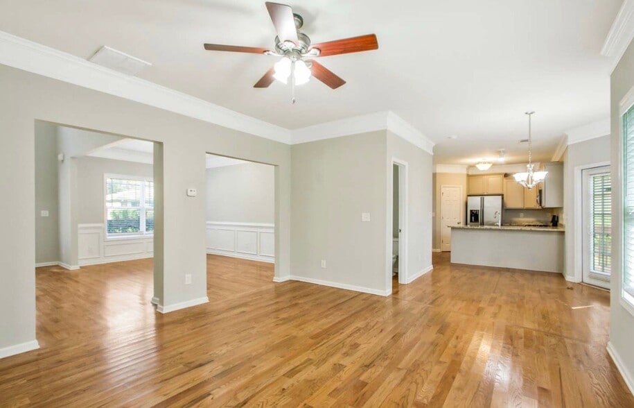 Building Photo - 2509 Brentford Pl