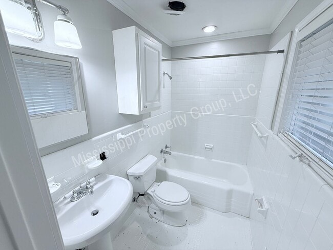 Building Photo - 3BR/3BA For Rent