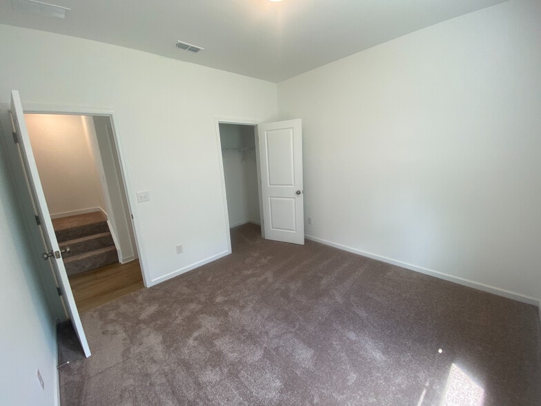 Building Photo - Room in House on Luca Ter SW