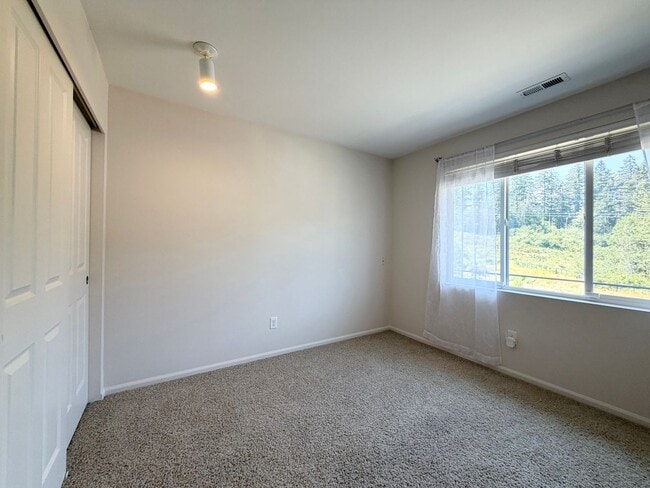 Building Photo - Updated Lakeland Hills Home w/ Air conditioning
