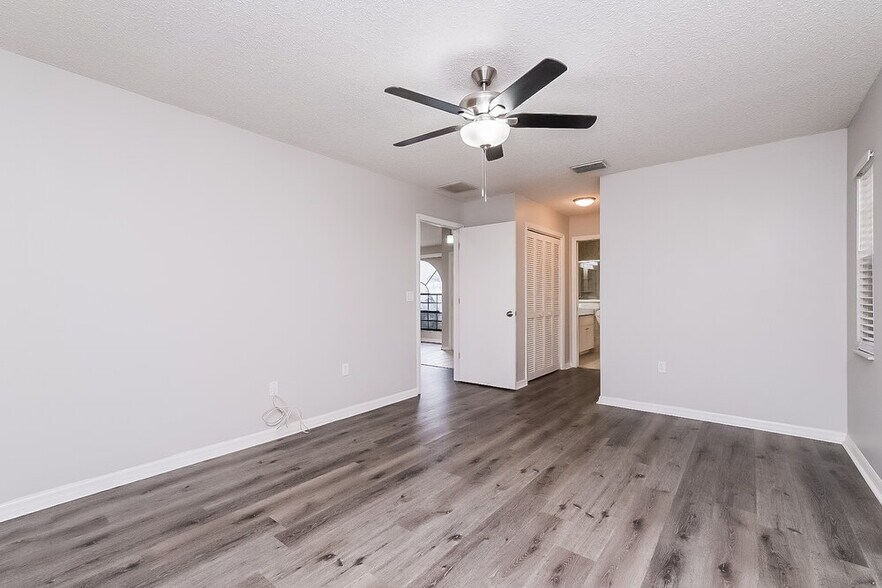 Building Photo - 4828 Crestknoll Ln