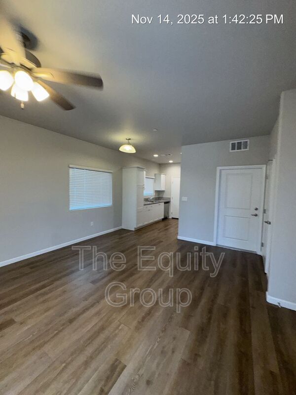 Building Photo - 418 S Summit St