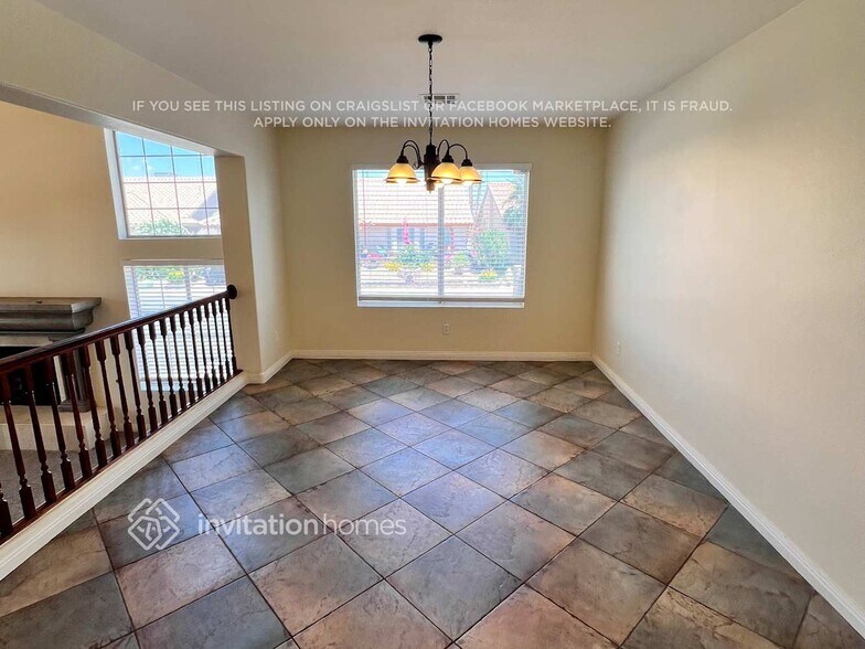 Building Photo - 280 Plaza Carmelina Ct