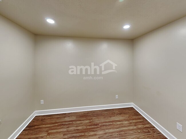 Building Photo - 4437 N Morgan Way