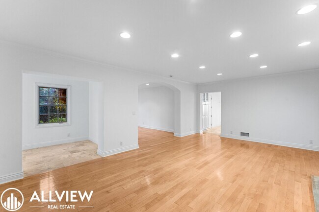 Building Photo - 111 Via Jucar