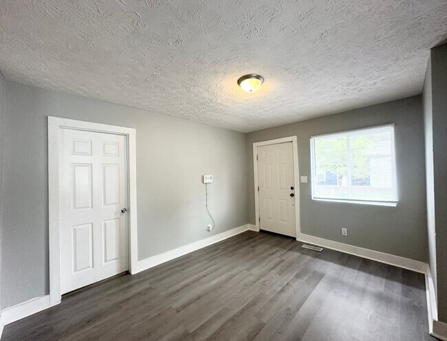 Building Photo - 1523 N Tacoma Ave