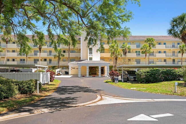 Building Photo - GORGEOUS 2 BEDROOM, 2 BATHROOM 1ST FLOOR CONDO LOCATED IN THE HIGHLY SOUGHT AFTER TENTH FAIRWAY A...