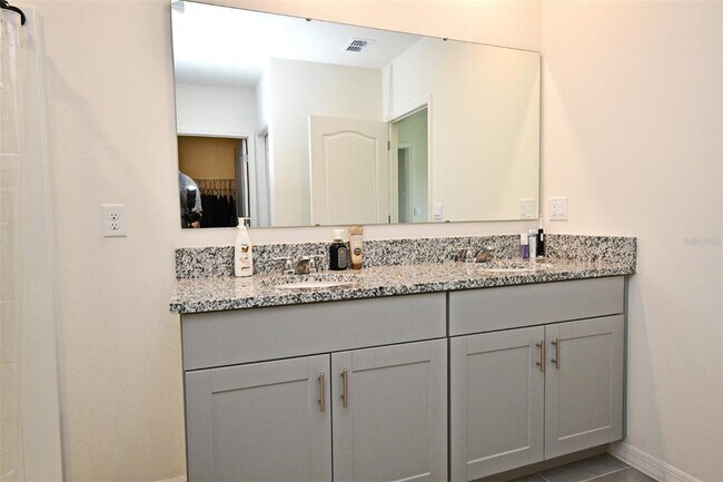 Building Photo - 440 Baroness Way