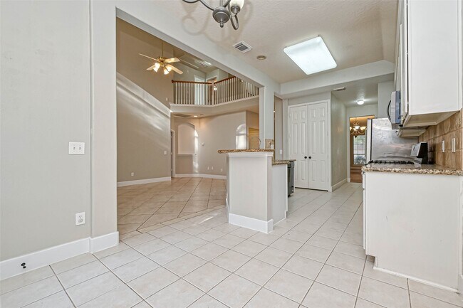 Building Photo - 11011 Sprucedale Ct