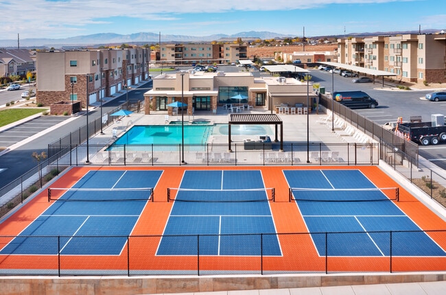 PICKLEBALL & WATER LOUNGE AREAS