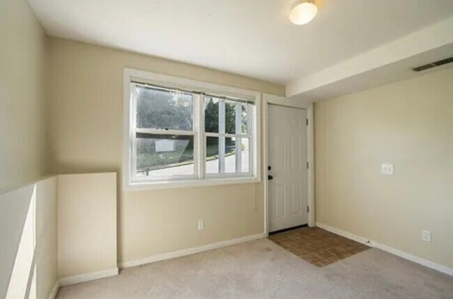 Building Photo - 35 B Gates Rd