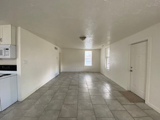 Building Photo - 856 S 900 W