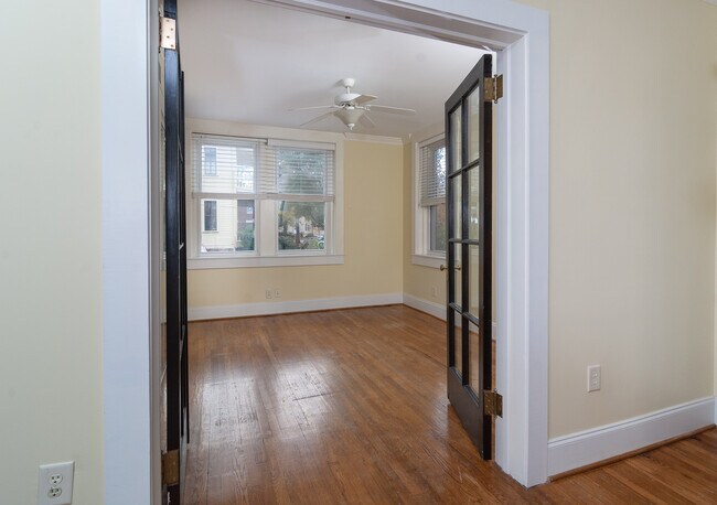 Building Photo - The Senate Club - 2 bedroom/2 bath **** MO...