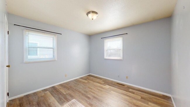 Building Photo - Available Now! 3 Bedroom Duplex, Quiet Nei...