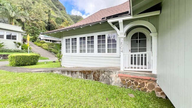 Building Photo - UPDATED 3 BEDROOM HOME IN DESIRABLE MANOA
