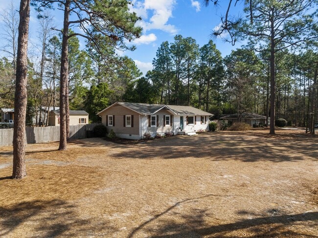 Building Photo - 620 E New England Ave