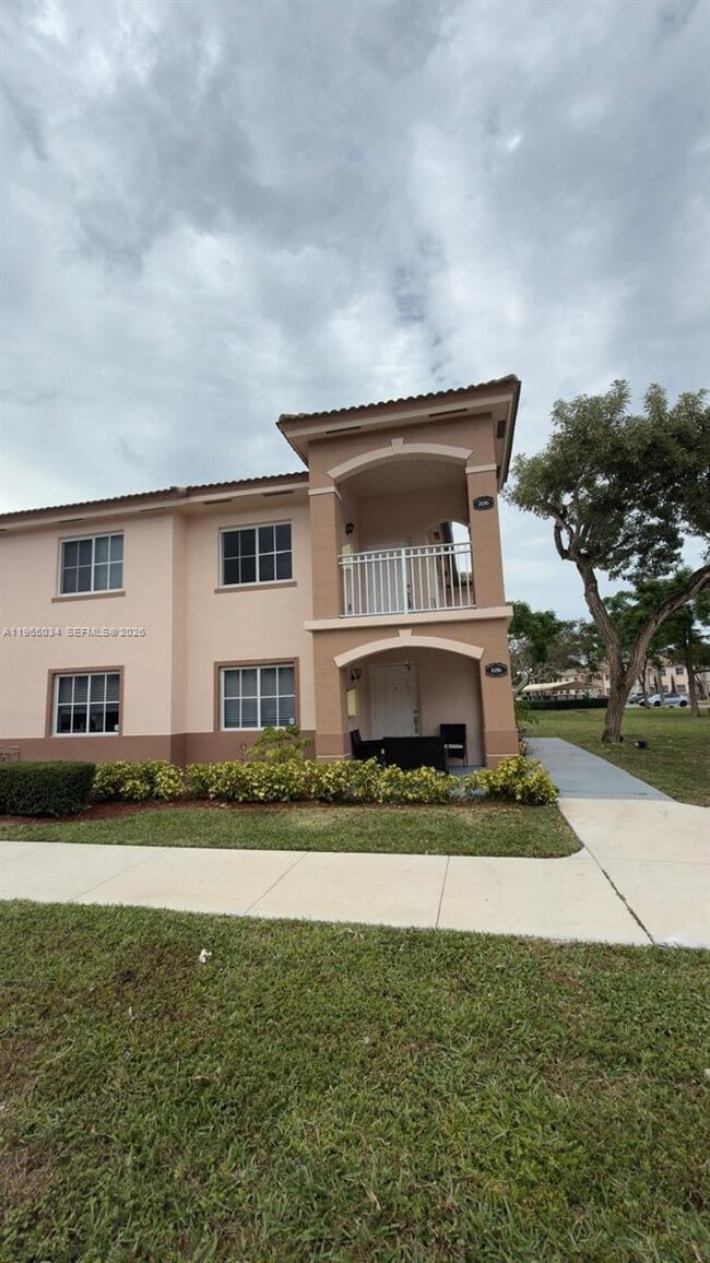 Building Photo - 1271 SE 28th Ct