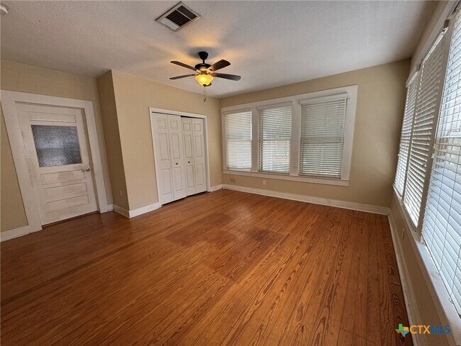 Building Photo - 435 N Milam St