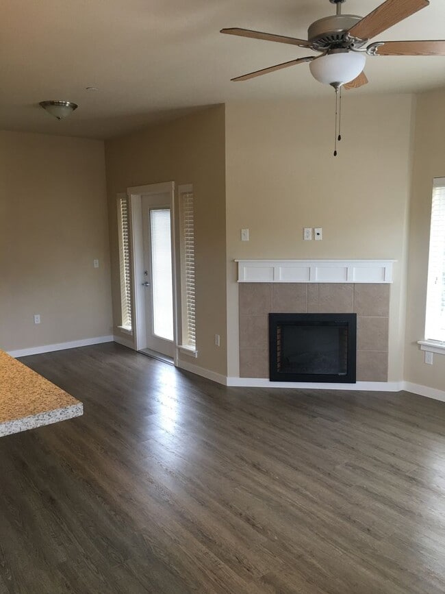 Building Photo - Now Leasing: Spacious 3 Bed, 2.5 Bath Townhome in Tumwater, WA