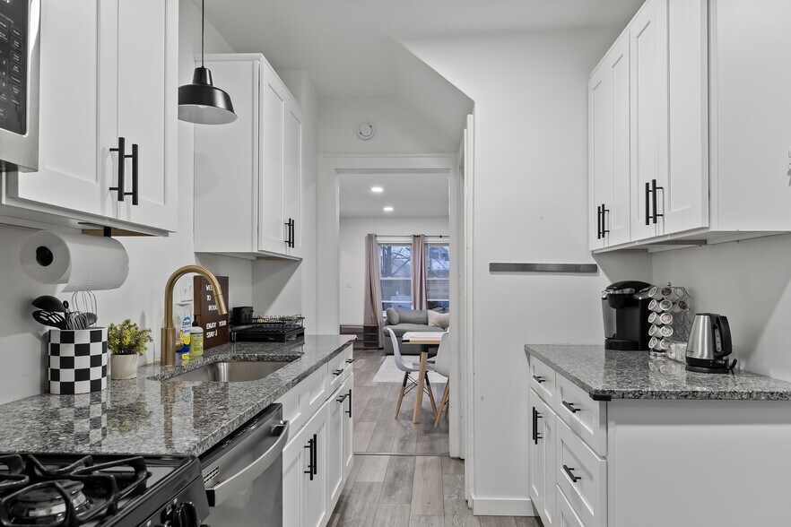 Building Photo - 429 S Kenwood Ave