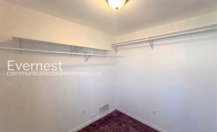 Building Photo - 7701 W 95th Terrace