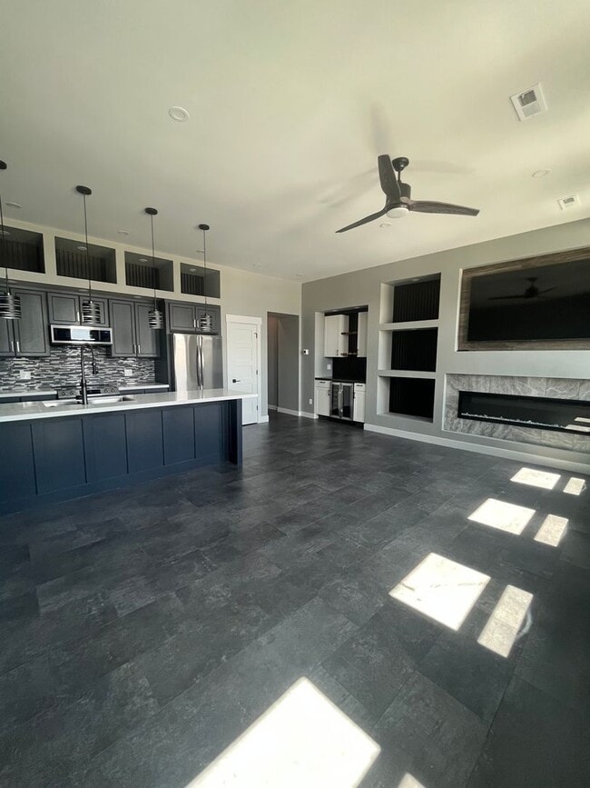 Building Photo - Newly Renovated Condo in Uptown Butte
