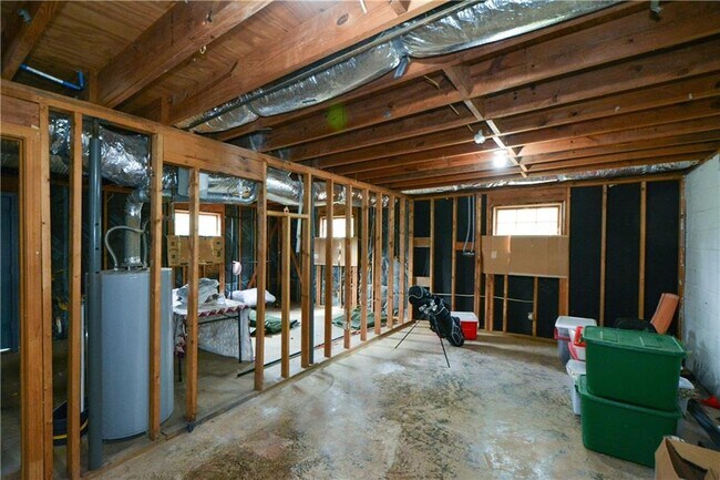 Building Photo - 643 Navarre Dr