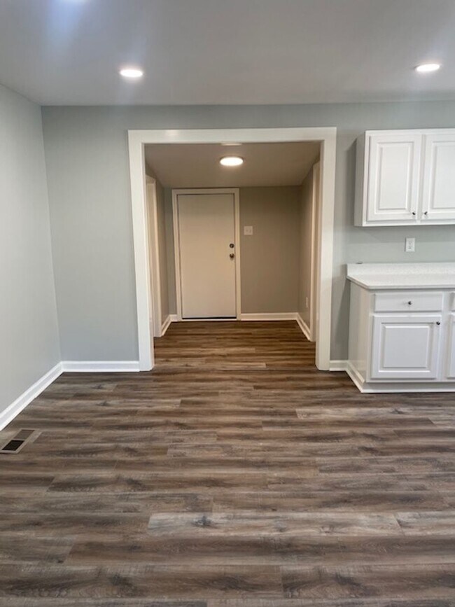 Building Photo - Renovated 3 Bedroom 1 Bath Home for Rent!!