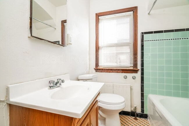 Building Photo - 1325 6th Ave