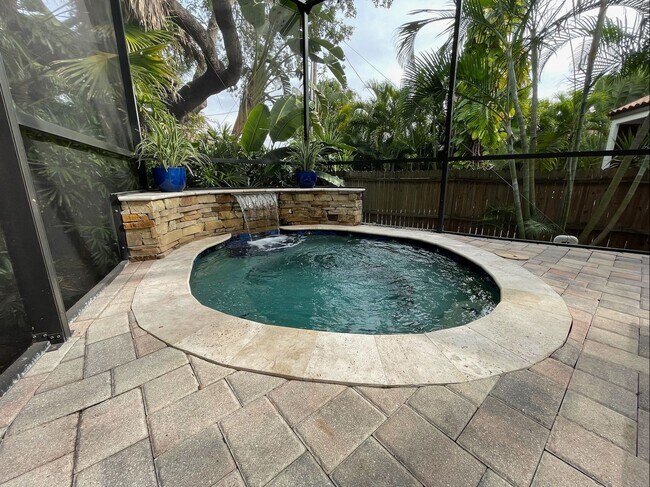 Building Photo - Davis Islands Spanish Med 3 Bed 2.5 Bath 1 car garage with Spool