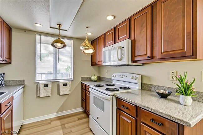 Building Photo - 4450 Sandy River Dr