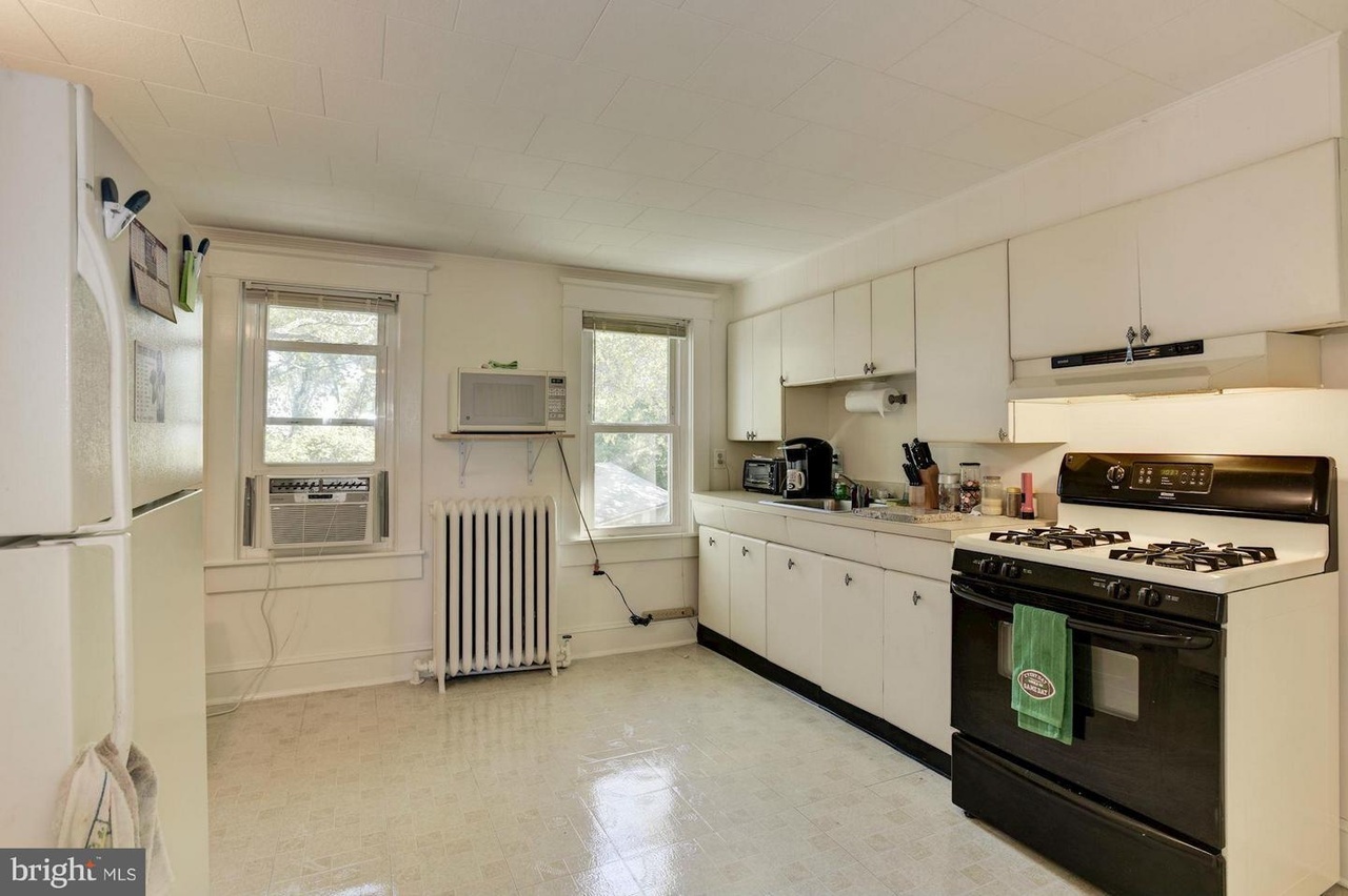 Kitchen - 4308 Ridge Rd
