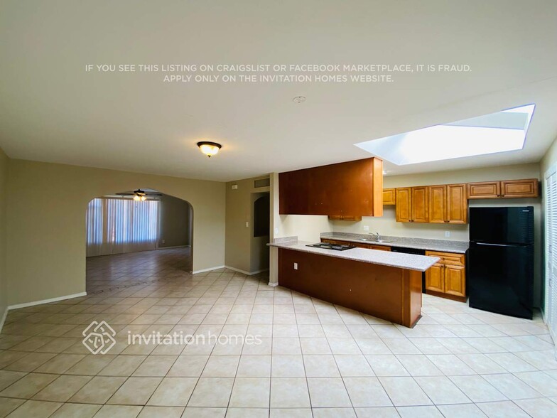 Building Photo - 3735 W Rose Ln