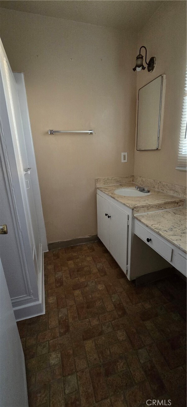 Building Photo - 3856 W 113th St