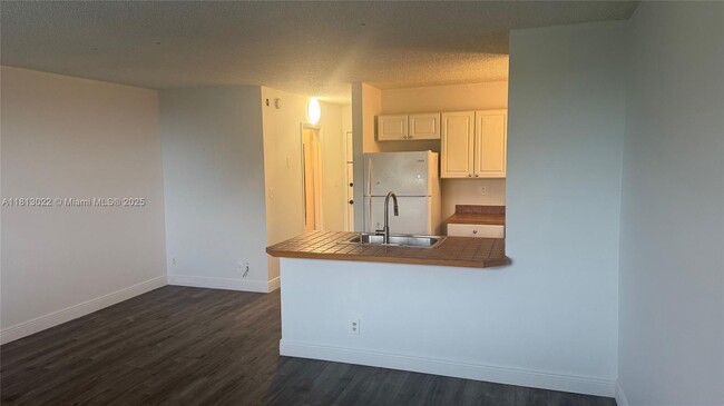 Primary Photo - 2701 Riverside Dr
