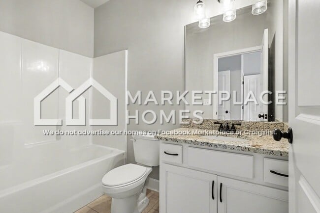 Building Photo - 90 Hawthorn Ln