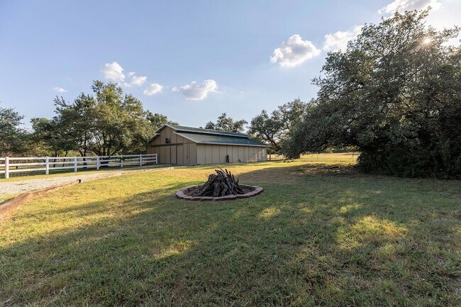Building Photo - 704 Ridgmar Rd