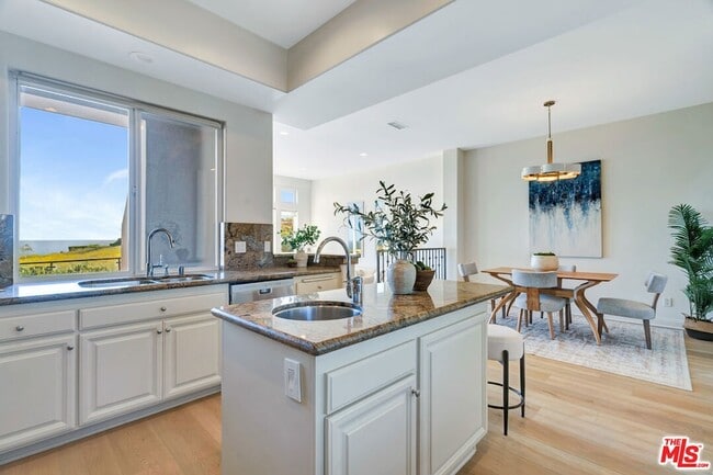 Building Photo - 6412 Lunita Rd