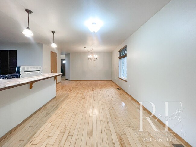 Building Photo - Stunning 3-Bedroom Home with Vaulted Ceilings, RV Parking & Fenced Yard!