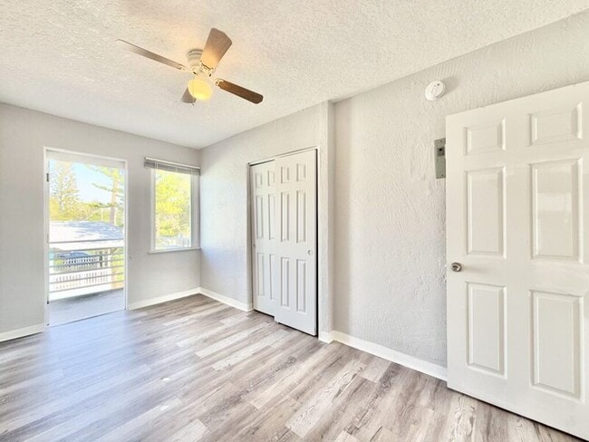 Building Photo - 551 N Ridgewood Ave