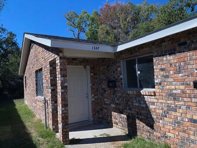 Building Photo - 1547-1547 La Annie Dr