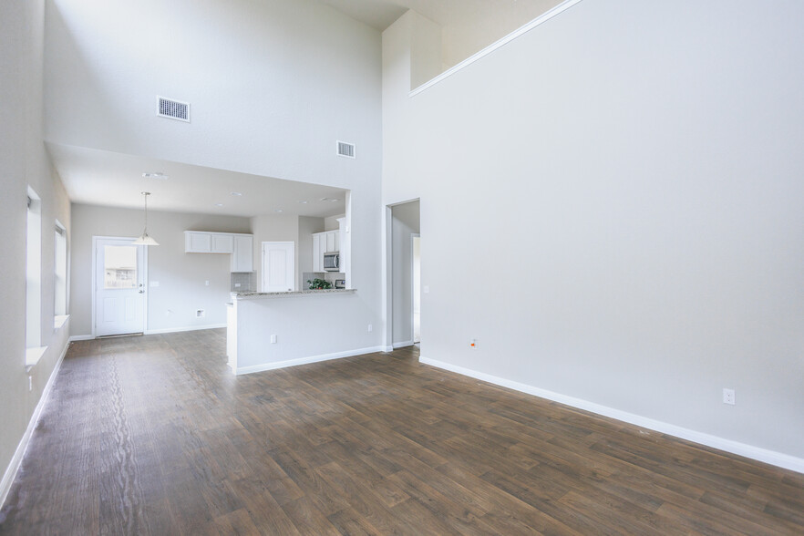 Building Photo - 209 Yoakum St